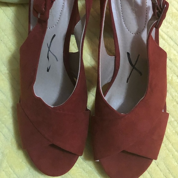 C COMFORT est 1946 SZ 9W SANDALS HEE - Picture 1 of 6